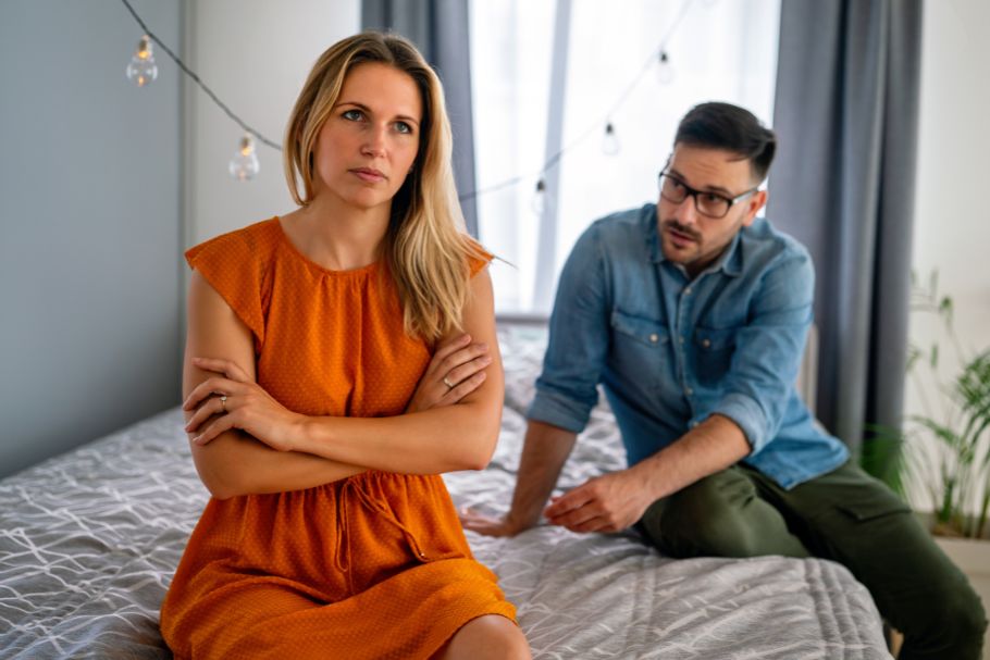 Psychologische Paarberatung ist ein wichtiger Schritt zur Lösung von Beziehungsproblemen, da sie hilft, Kommunikationsbarrieren zu überwinden und Verständnis und Empathie zwischen den Partnern zu fördern. Sie bietet den Raum, um Konflikte auf eine gesunde und konstruktive Weise zu bewältigen, was zu einer stärkeren und erfüllenderen Beziehung führen kann.